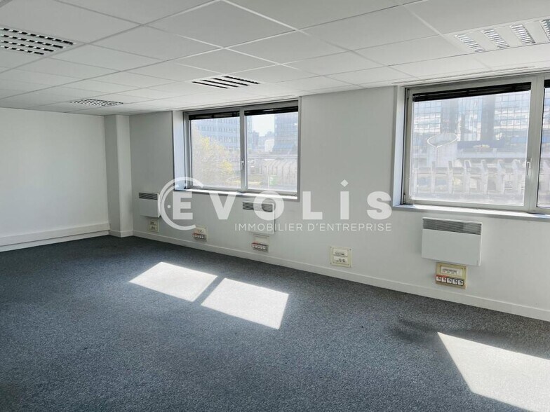 Office in Noisy-le-Grand to rent - Interior Photo - Image 3 of 8