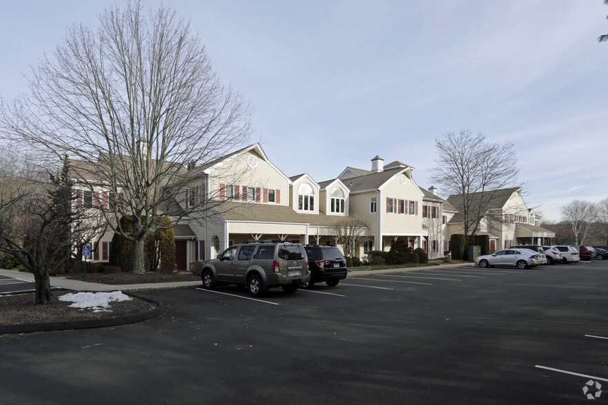 324 Elm St, Monroe, CT 06468 UK