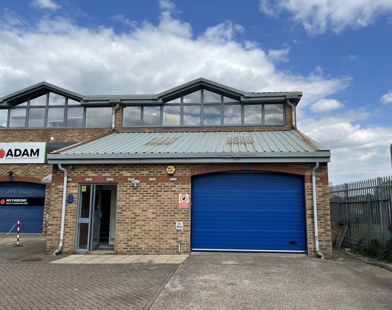 Newark Clos, Royston to rent Primary Photo- Image 1 of 3