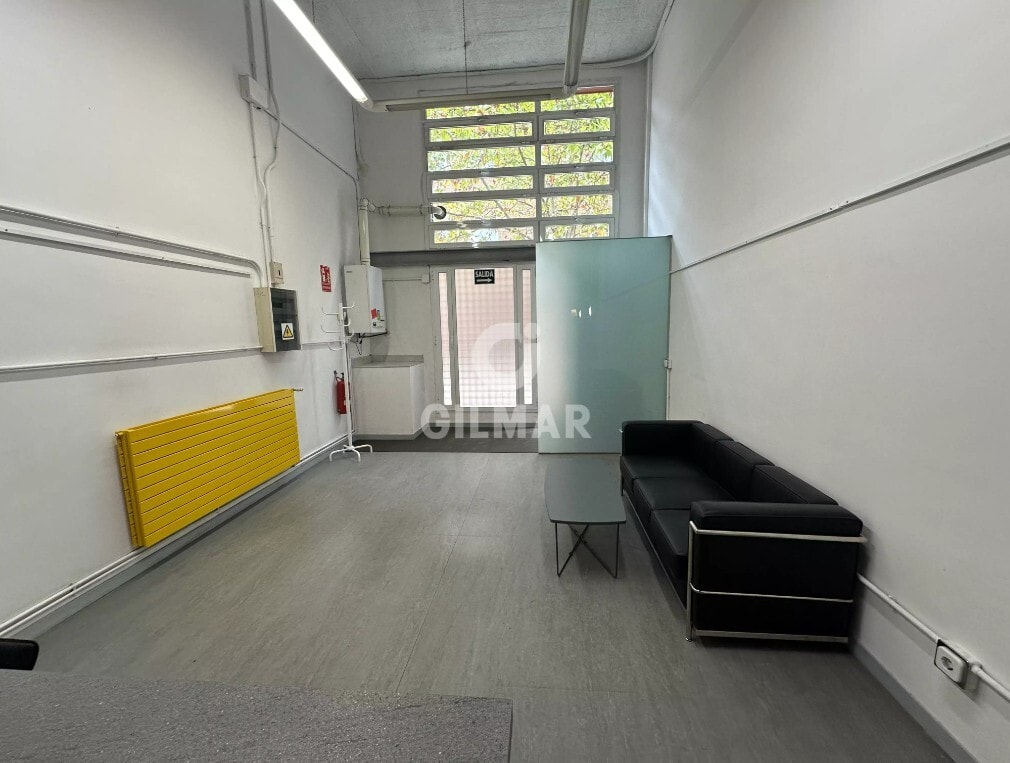 Retail in Madrid, Madrid to rent Interior Photo- Image 1 of 7