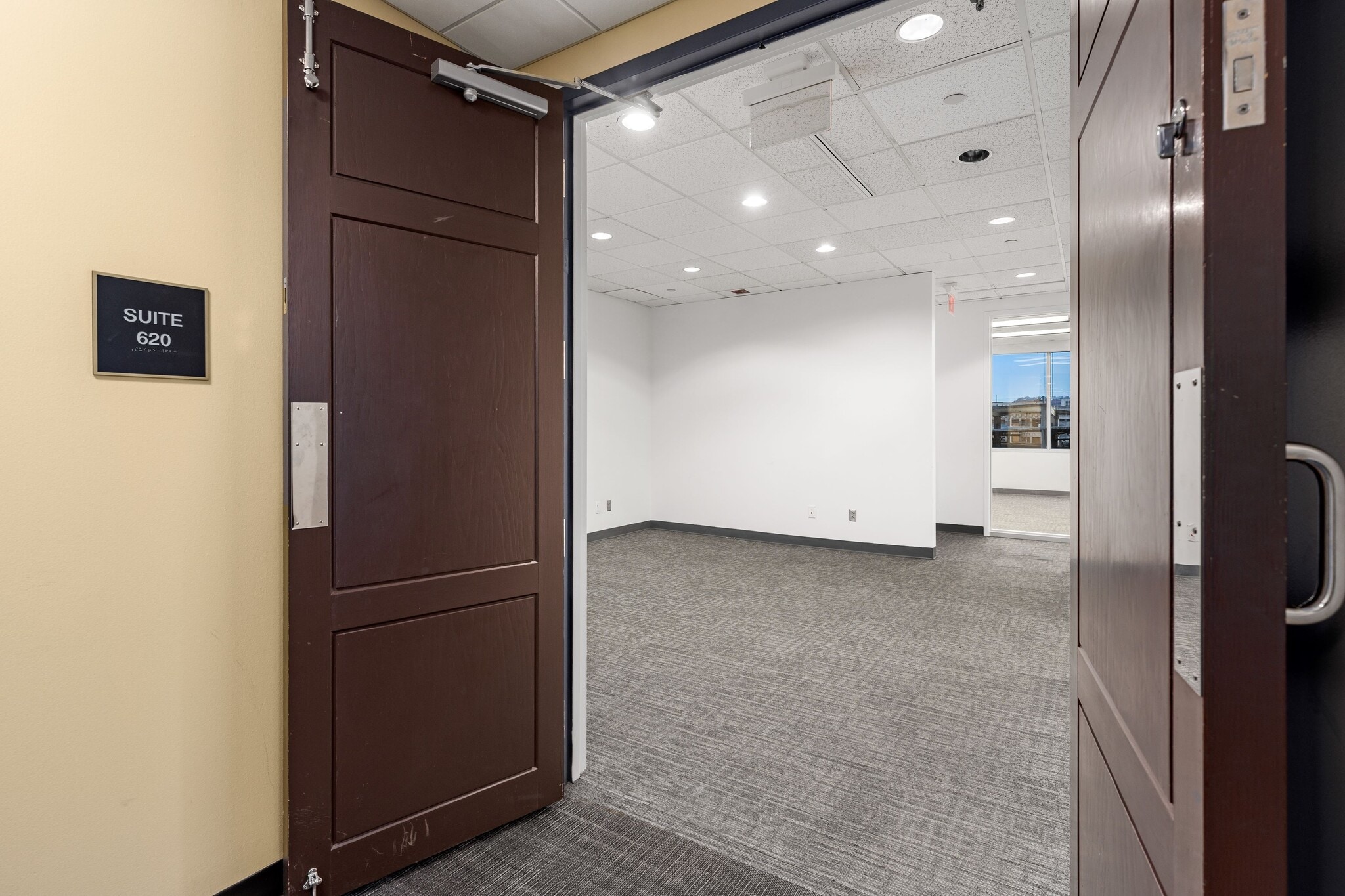 505 20th St N, Birmingham, AL to rent Interior Photo- Image 1 of 12