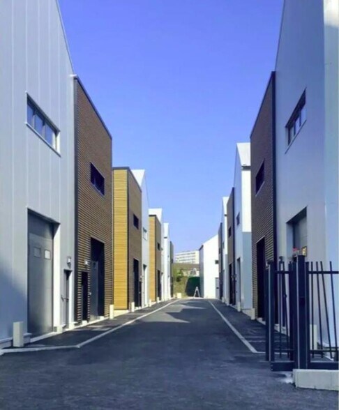 Industrial in Bagnolet to rent - Building Photo - Image 3 of 6