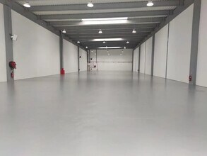 Industrial in Tremblay-en-France to rent Interior Photo- Image 2 of 2