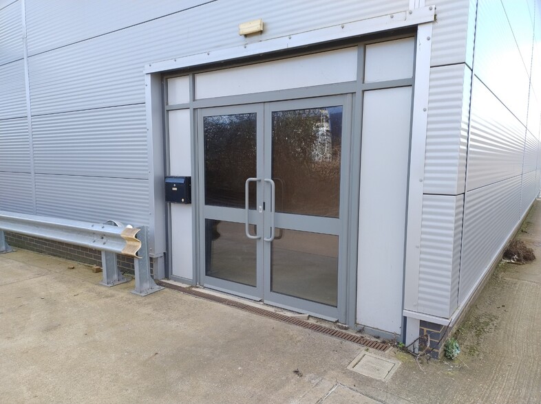 Bilton Rd, Hitchin for sale - Building Photo - Image 2 of 4