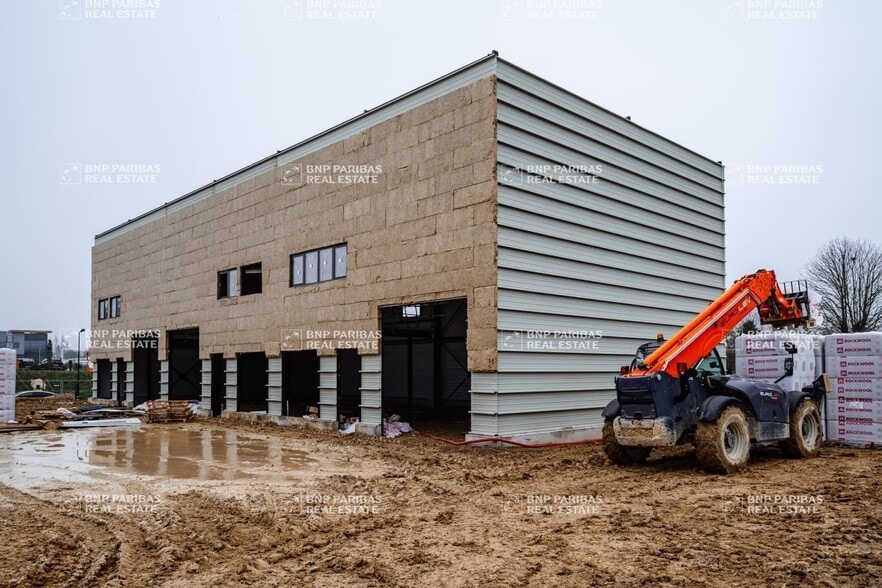 Industrial in Courtry for sale - Building Photo - Image 3 of 12