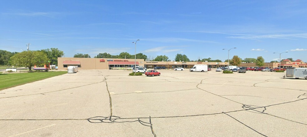 3266-3288 Main St, East Troy, WI for rent - Building Photo - Image 1 of 3