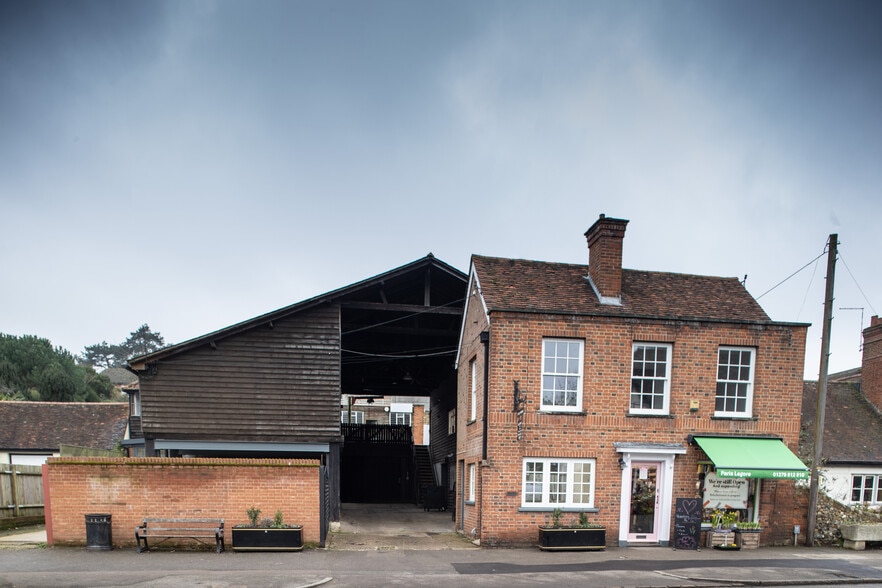 23-25 Lower St, Stansted to rent - Building Photo - Image 1 of 1