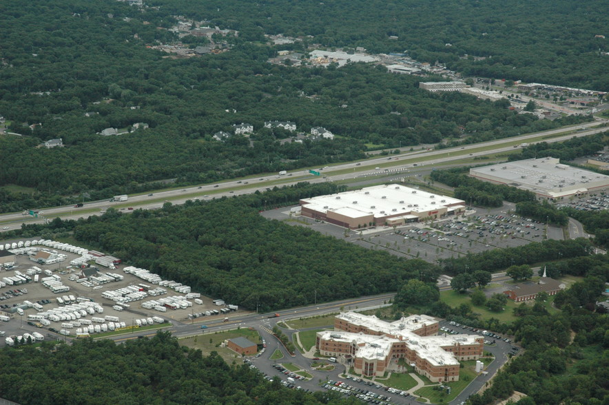 Horseblock Rd, Medford, NY for rent - Primary Photo - Image 3 of 3