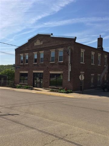 32 Fountain St, Mineral Point, WI for sale - Primary Photo - Image 1 of 1