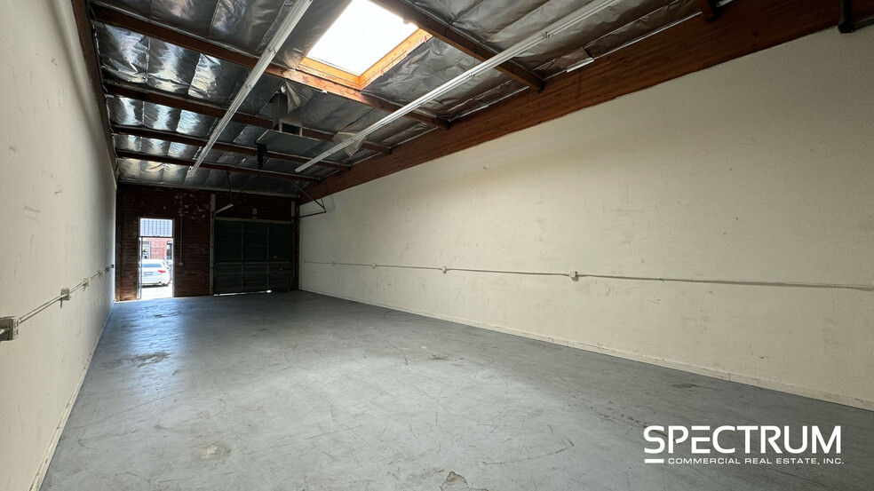 14713-14721 1/2 Oxnard St, Van Nuys, CA for rent - Building Photo - Image 3 of 3