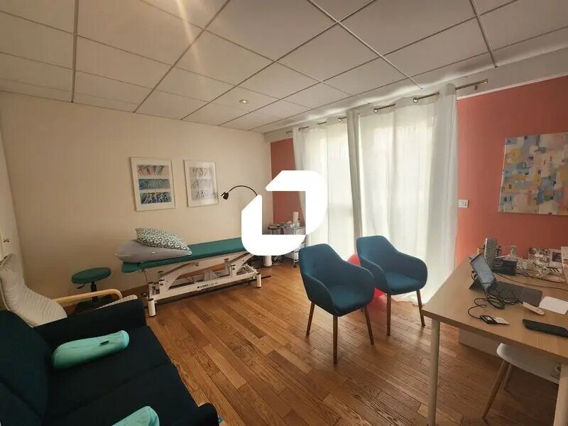 Office in Viroflay to rent Interior Photo- Image 1 of 10