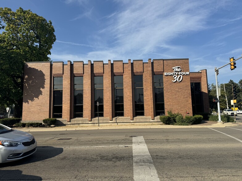 8430 Gross Point Rd, Skokie, IL for rent - Building Photo - Image 1 of 10