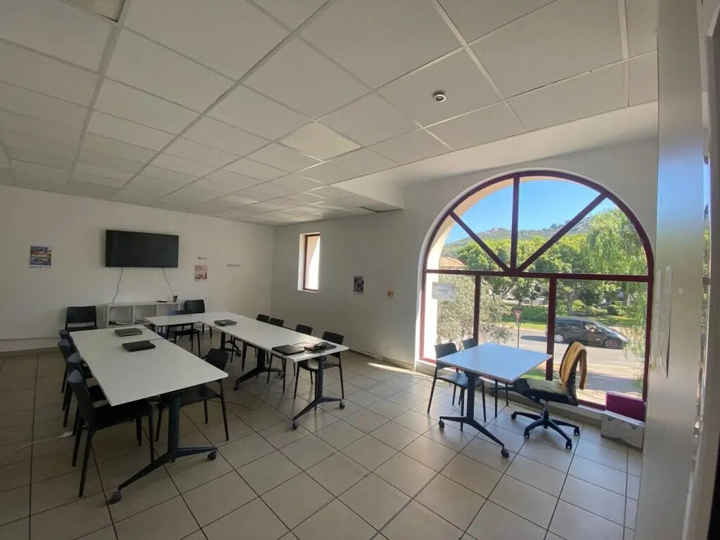 Location Local d'activités 140 m² - Photo 1
