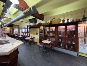 Retail in Barcelona, Barcelona to rent Interior Photo- Image 2 of 8