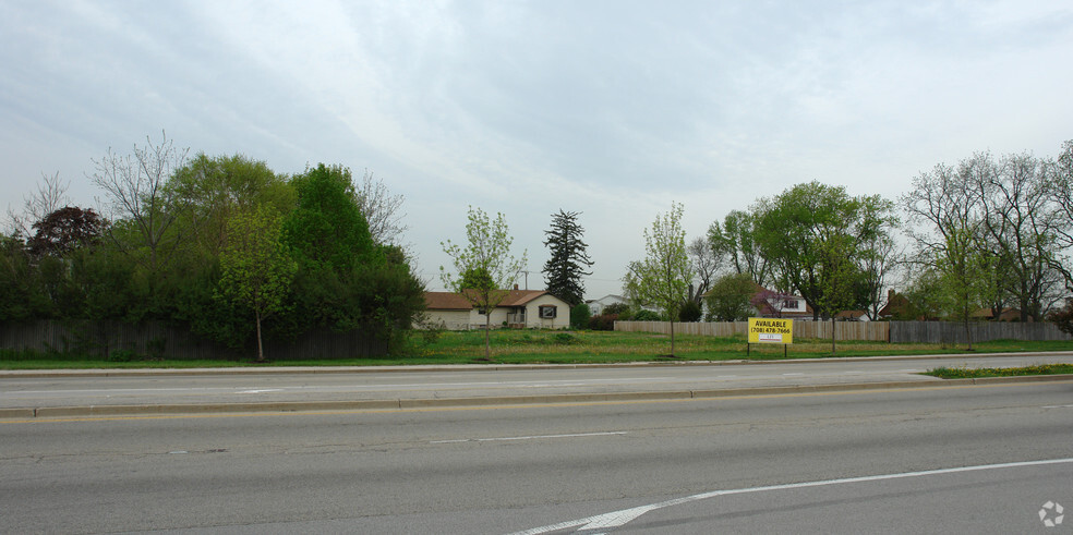 SWC Eola Rd & Indian Trail Rd, Aurora, IL for rent - Building Photo - Image 2 of 4