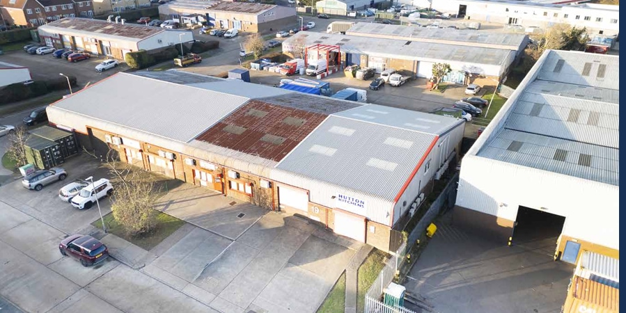 19 Newlands End, Basildon to rent Building Photo- Image 1 of 3