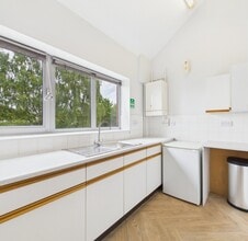 3-8 Westbridge Clos, Leicester to rent Interior Photo- Image 2 of 21