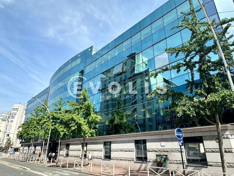 3-5 Rue Barbès, Montrouge to rent - Building Photo - Image 1 of 20