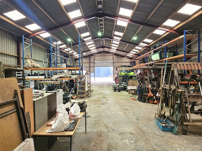 Woodhall Estate Ln, Shenley to rent - Building Photo - Image 3 of 9