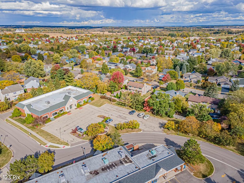 625 N Bridgeport Ter, Lindenhurst, IL for sale - Aerial - Image 2 of 41