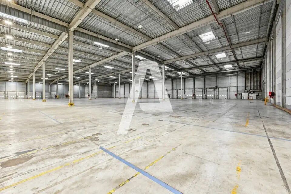Light Industrial in Moissy-Cramayel to rent Interior Photo- Image 1 of 5