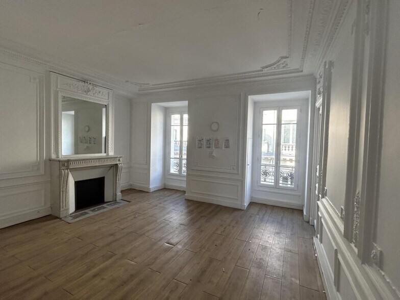Office in Paris for sale - Interior Photo - Image 2 of 3