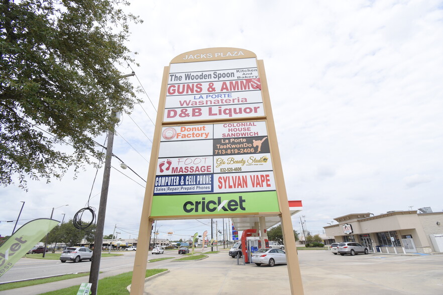 1101-1139 S Broadway St, La Porte, TX for rent - Building Photo - Image 2 of 25