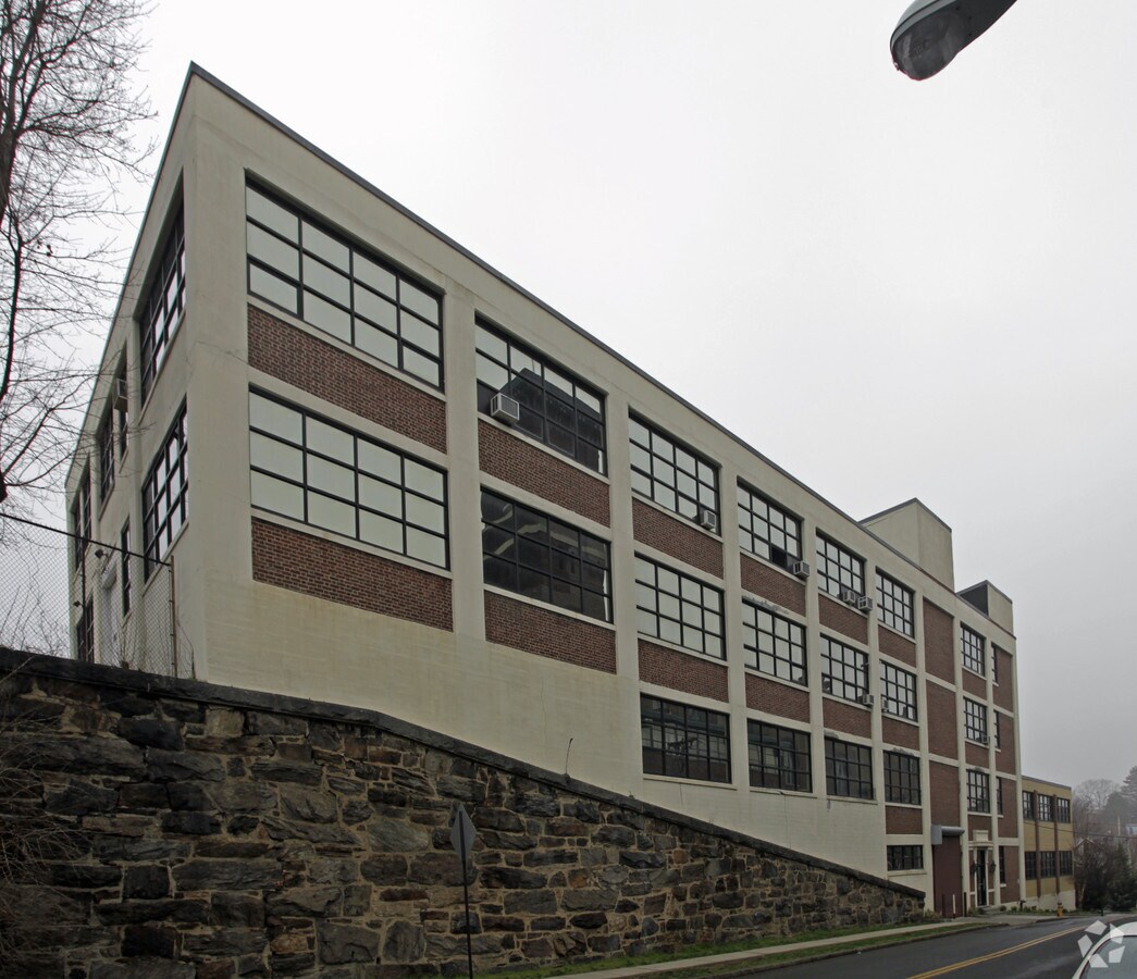 55 Webster Ave, New Rochelle 10801 UK