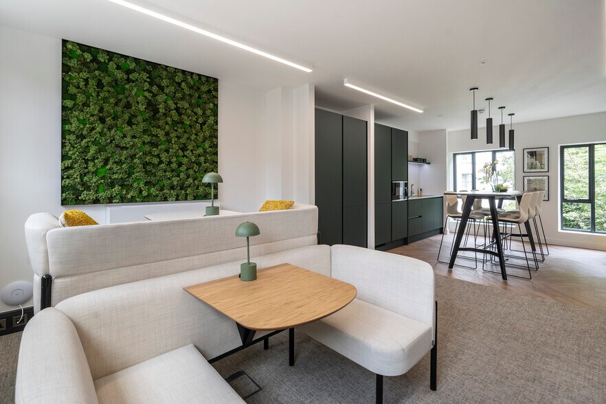 252 Gray's Inn Rd, London to rent - Interior Photo - Image 3 of 9