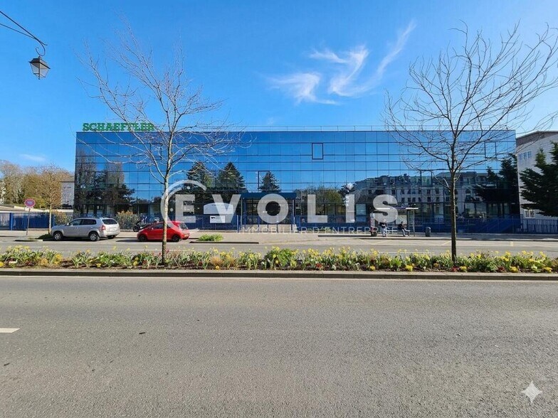Office in Clamart to rent - Building Photo - Image 1 of 27