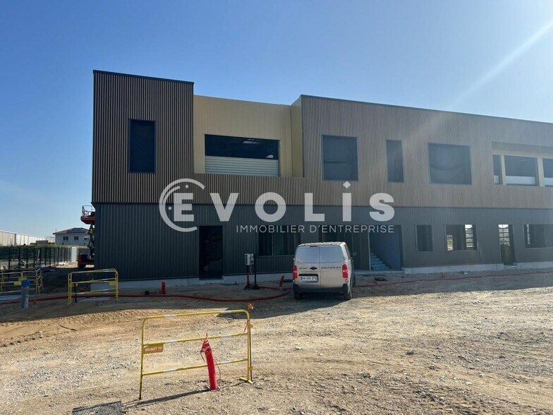 Light Industrial in La Boisse to rent - Building Photo - Image 2 of 31