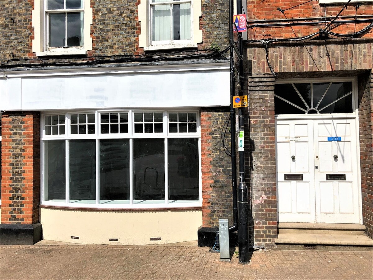 1-3 High St, Leighton Buzzard, BDF LU7 1DP - Unit 1B -  - Interior Photo - Image 1 of 3