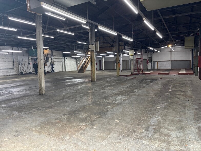 14 Knapdale St, Glasgow to rent - Building Photo - Image 3 of 8