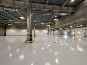 Light Industrial in Gennevilliers to rent Interior Photo- Image 1 of 5