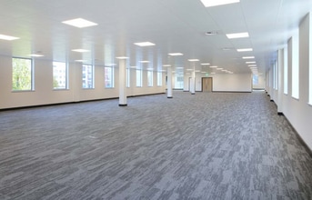 17-23 High St, Slough to rent Interior Photo- Image 2 of 2