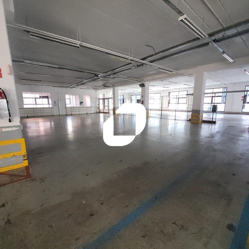 Light Industrial in Issy-les-Moulineaux to rent Building Photo- Image 1 of 6