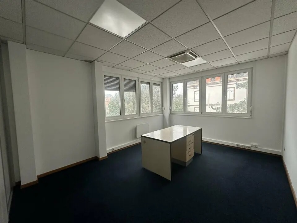 Location Bureaux 180 m² - Photo 1