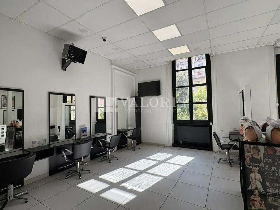Location Bureaux 371 m² - Photo 1