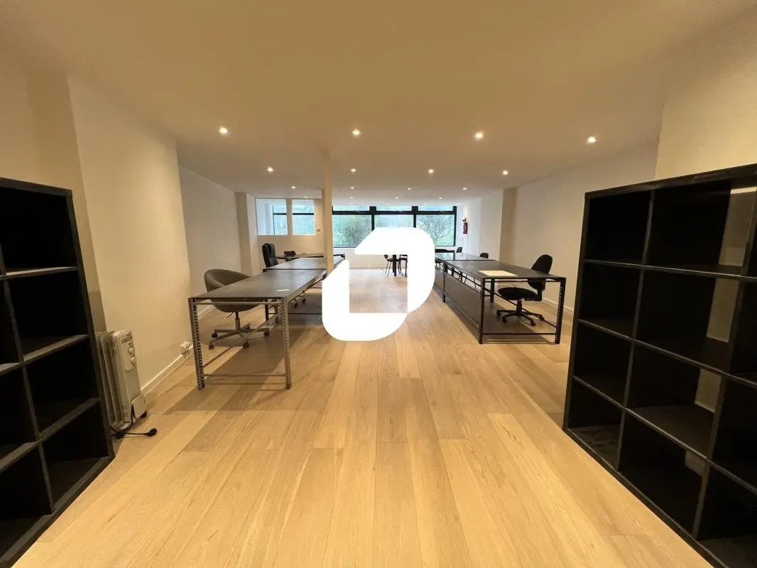 Office in Paris for sale Interior Photo- Image 1 of 7