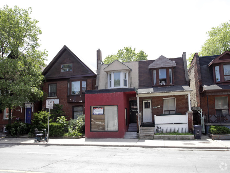 1425A Bloor St W, Toronto, ON for rent - Primary Photo - Image 1 of 2