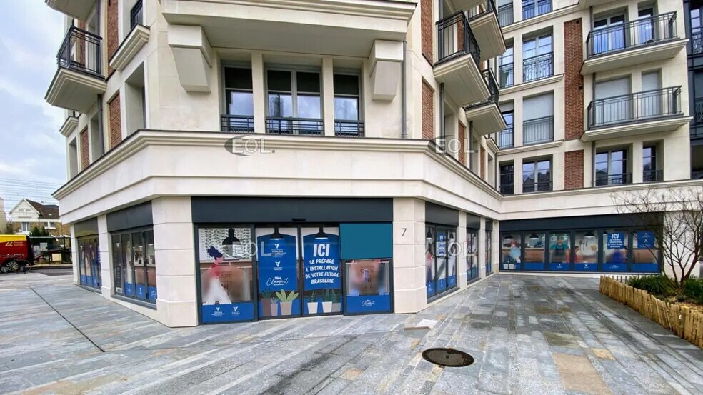 Retail in Clamart to rent - Building Photo - Image 2 of 5