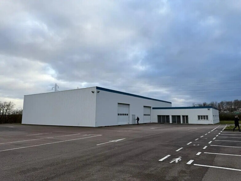 Light Industrial in Saint-Apollinaire to rent - Building Photo - Image 1 of 7