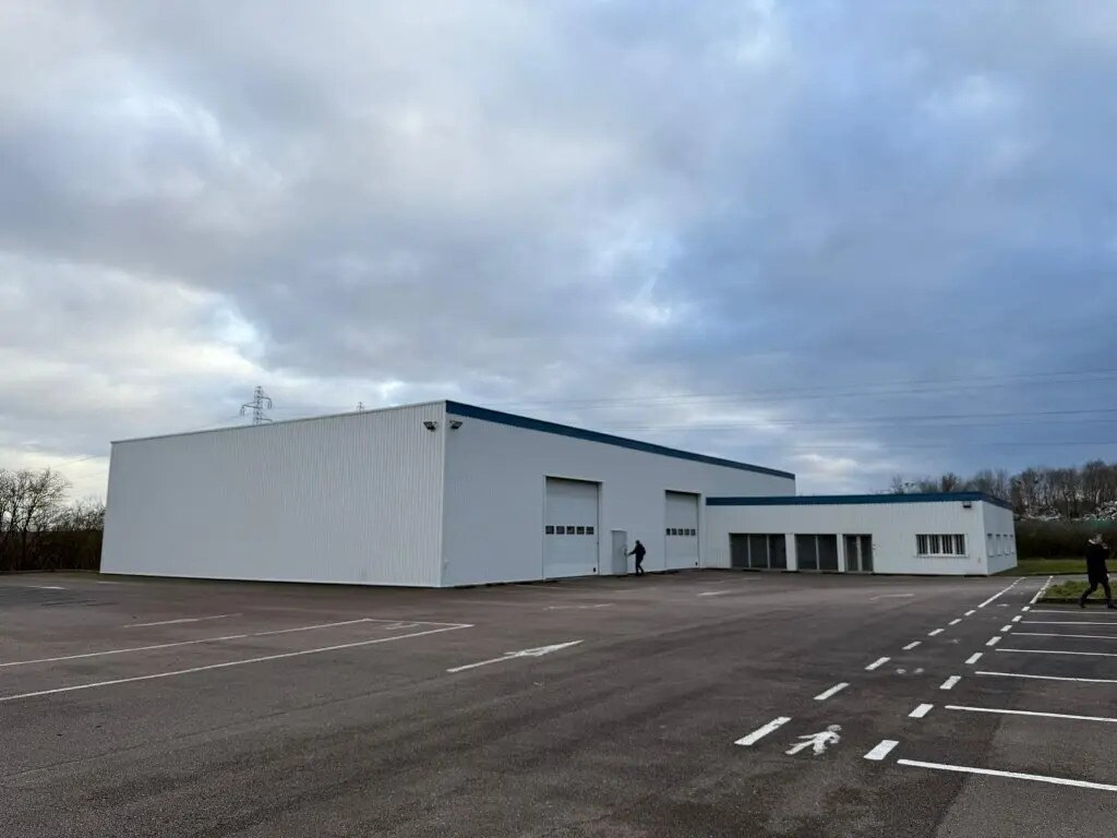 Light Industrial in Saint-Apollinaire to rent Building Photo- Image 1 of 8