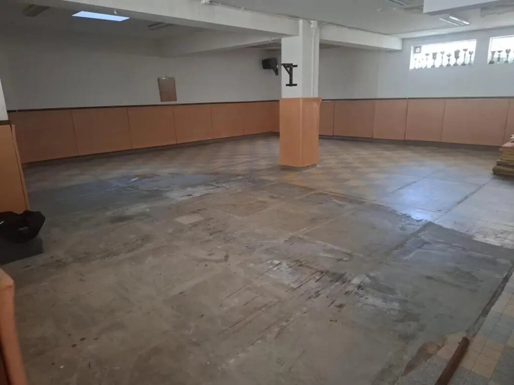 Location Commerce 150 m² - Photo 1