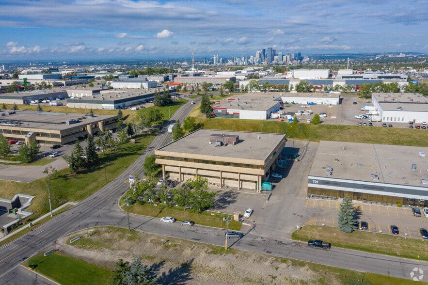 3016 5th Ave NE, Calgary, AB for sale - Building Photo - Image 2 of 13