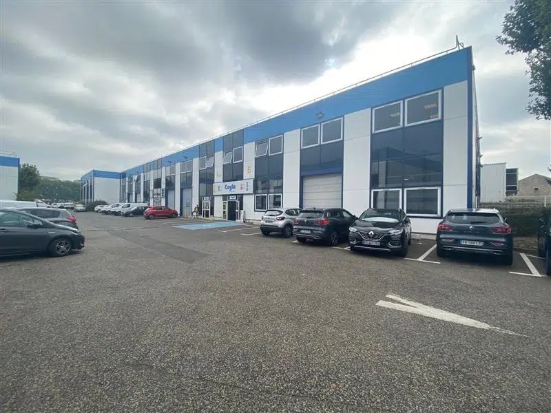 Location Entrepôt 635 m² - Photo 1