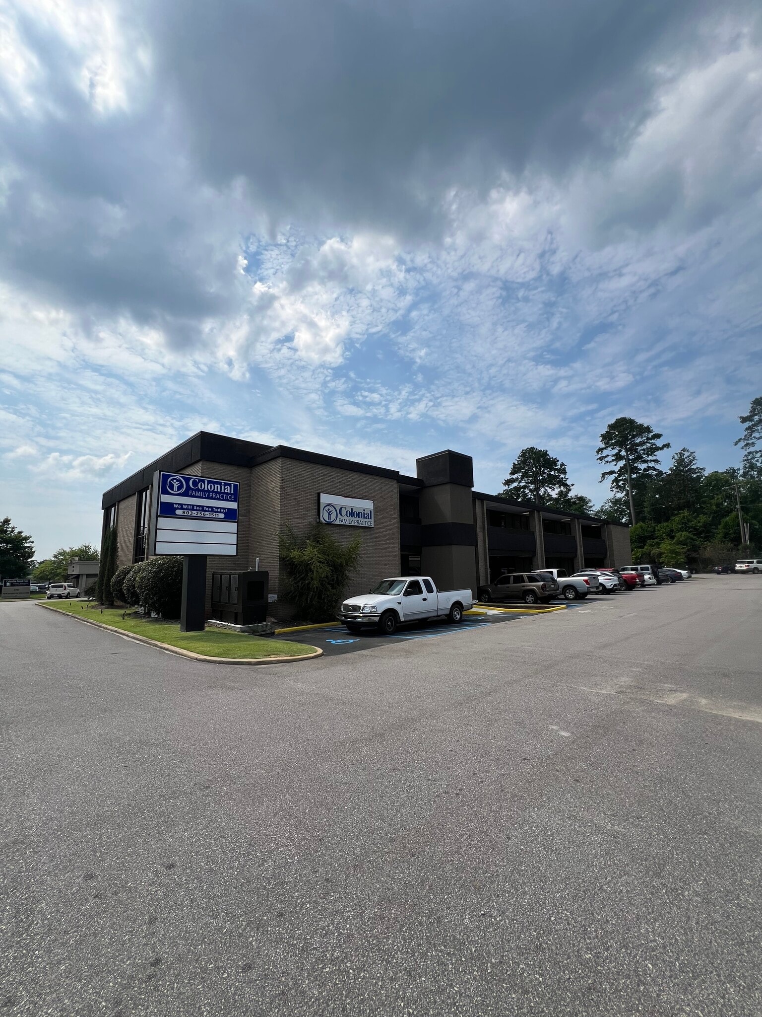 4700 Forest Dr, Columbia, SC to rent Building Photo- Image 1 of 4