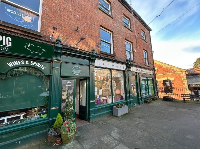 5B Kirkgate, Ripon to rent Building Photo- Image 1 of 5