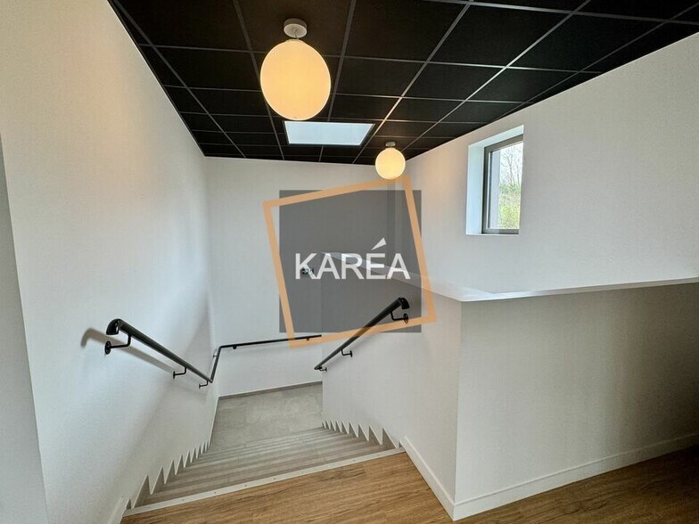 Light Industrial in Coupvray to rent - Interior Photo - Image 3 of 5