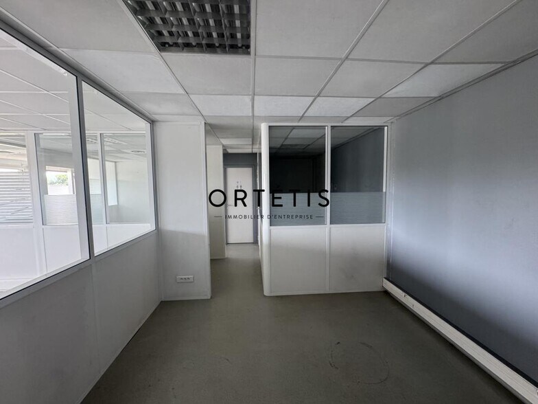 Office in Seilh to rent - Interior Photo - Image 3 of 5